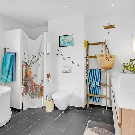 Casa de Férias Cozy Home In Hejls With House Sea View Hejls